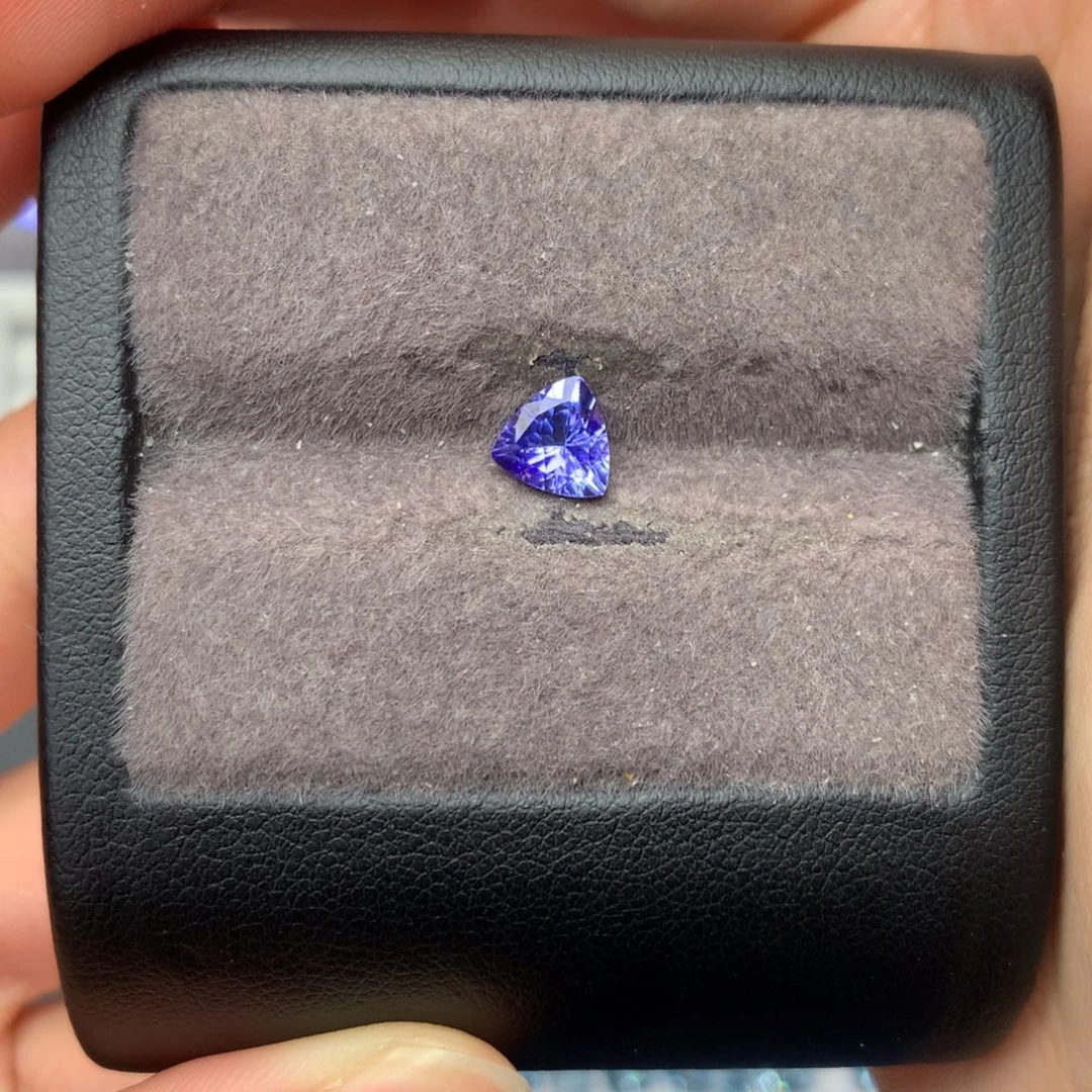 未镶嵌裸石坦桑石1ct