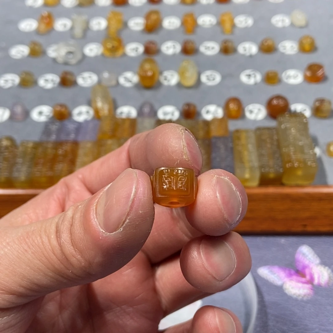 用***6玛瑙/玉髓合金颈饰三角肌