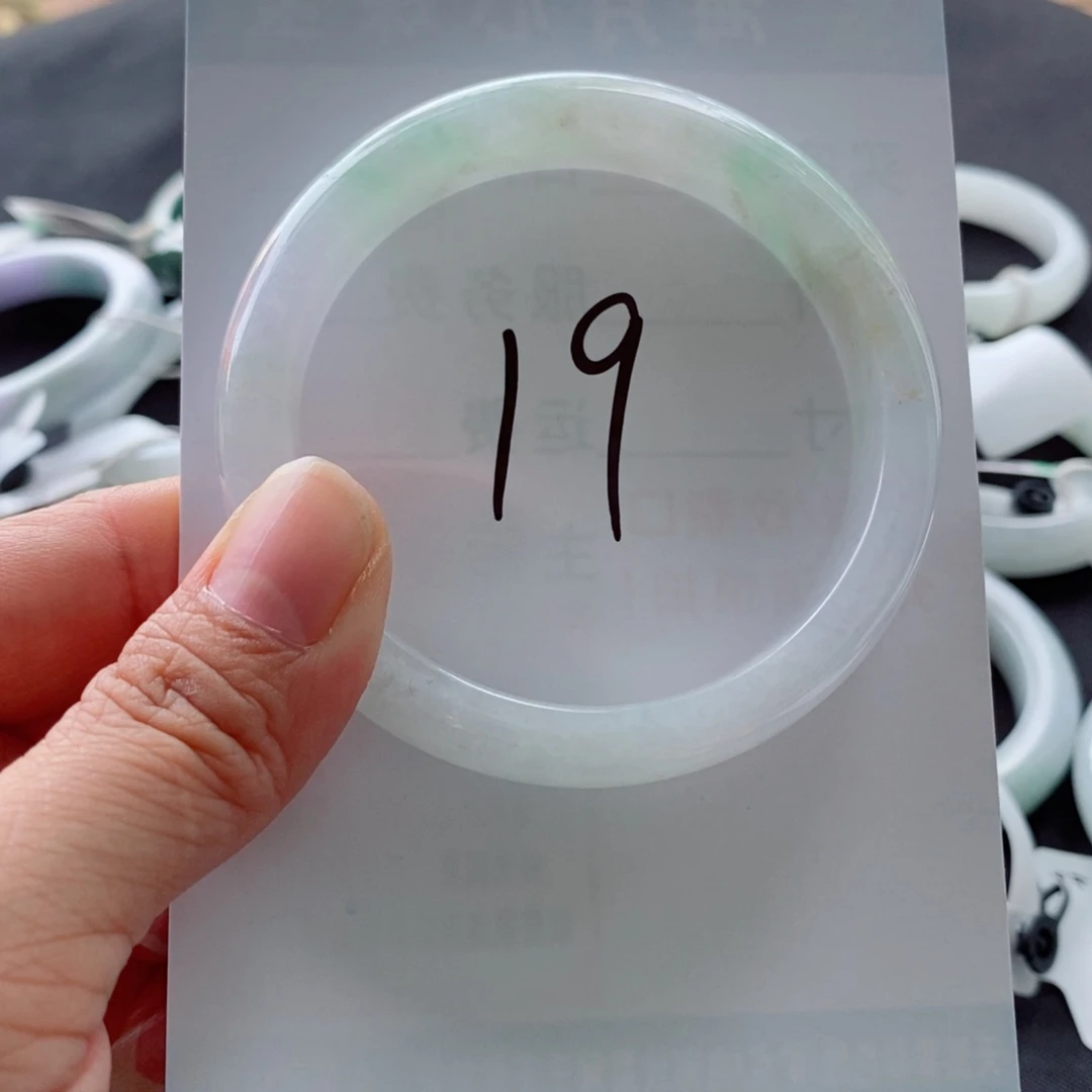 翡翠未镶嵌手镯有沙眼手镯