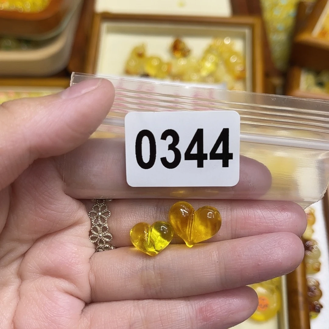 琥珀未镶嵌颈饰蜜蜡