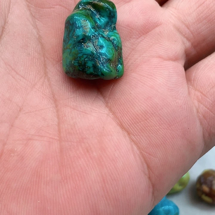 绿松石未镶嵌颈饰