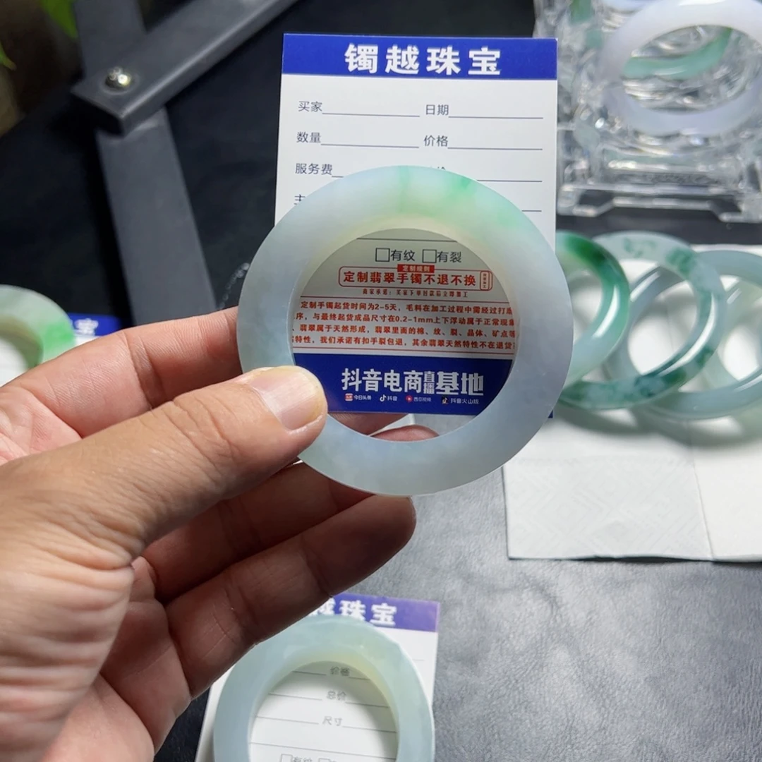 ****呀未镶嵌天然翡翠手镯定制翡翠