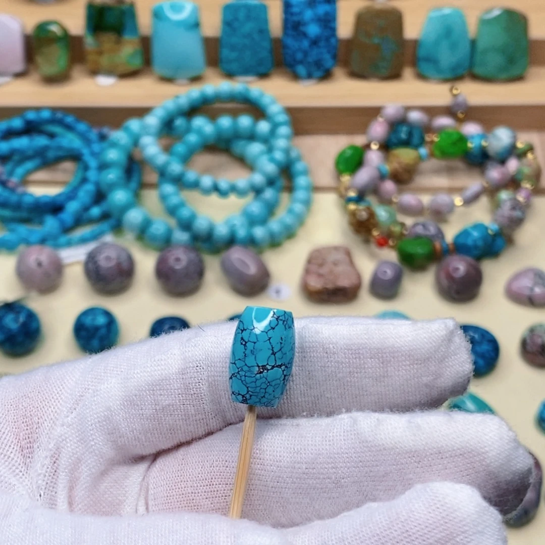 绿松石未镶嵌珠宝奇石