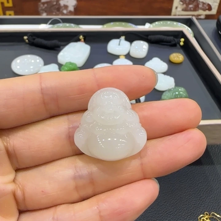 小***玲和田玉未镶嵌颈饰
