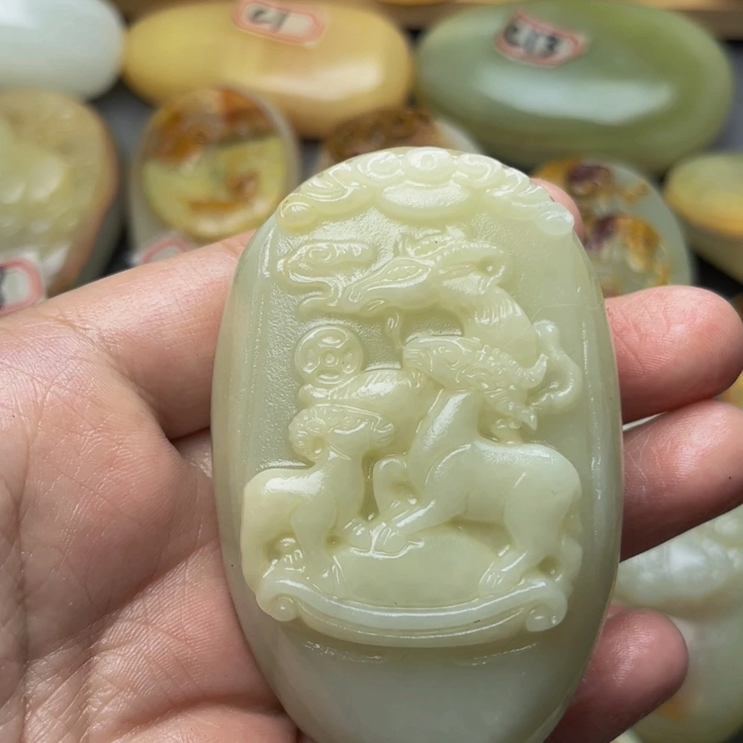 爬***鱼石材方解石手把件羊