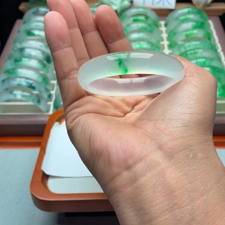 蛋***蛋石英质玉未镶嵌手镯