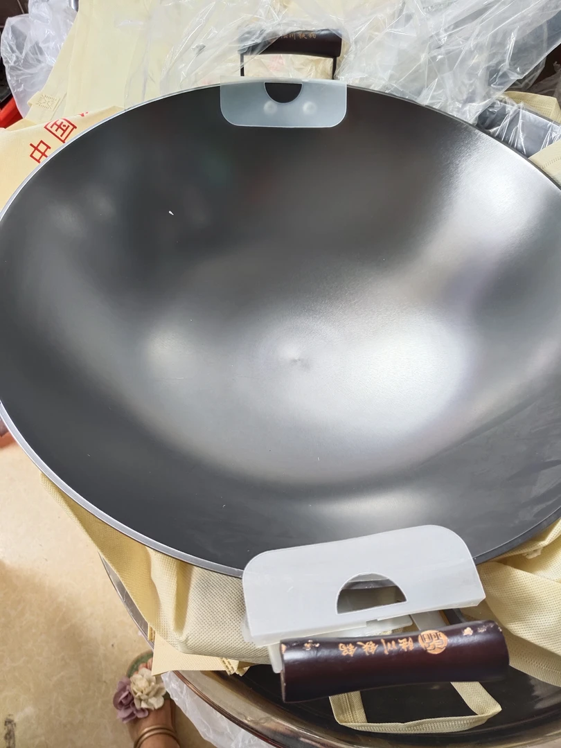 陆川中国铁锅之都陆川铁锅。不锈不粘无涂层锅温高恒温好炒菜
