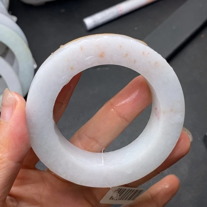 定制翡翠未镶嵌翡翠手镯