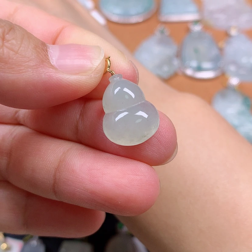 【闪购商品】翡翠18K金镶嵌颈饰葫芦