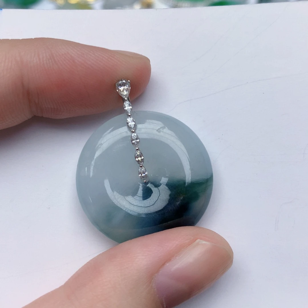 颈饰18K金镶嵌翡翠
