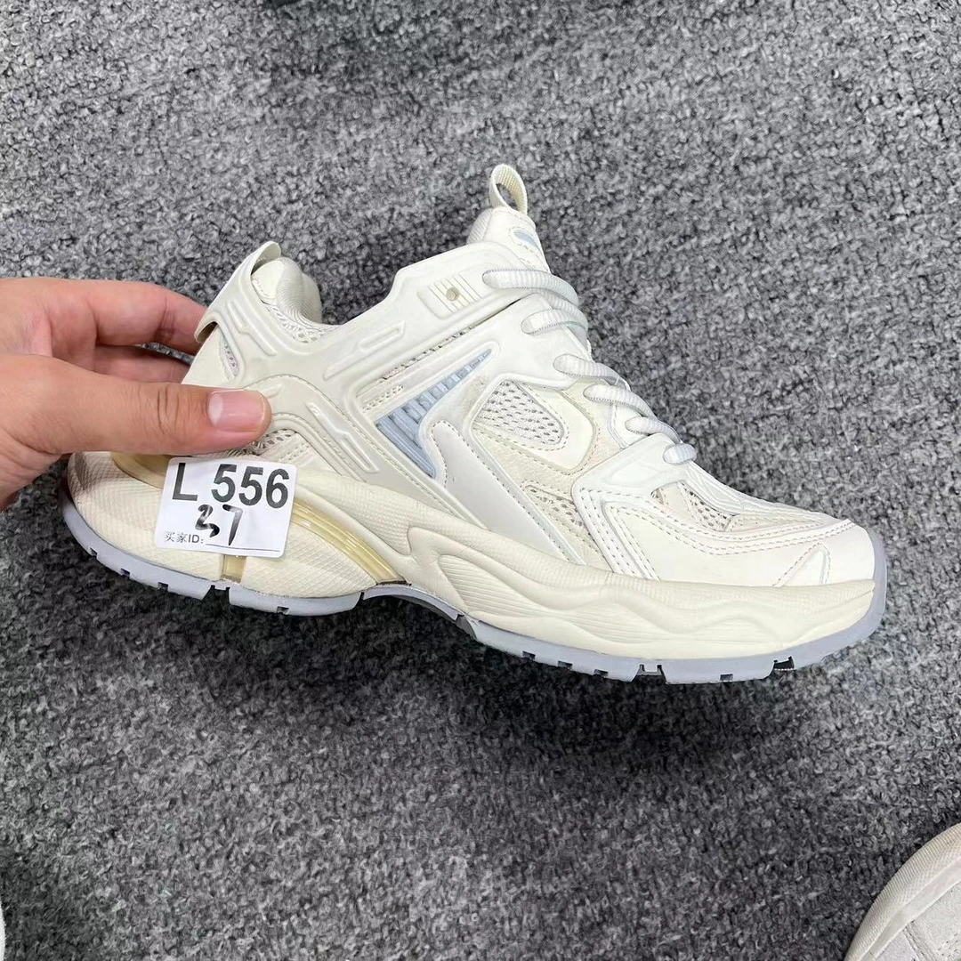 3号上新款男女高端户外休闲鞋 L556