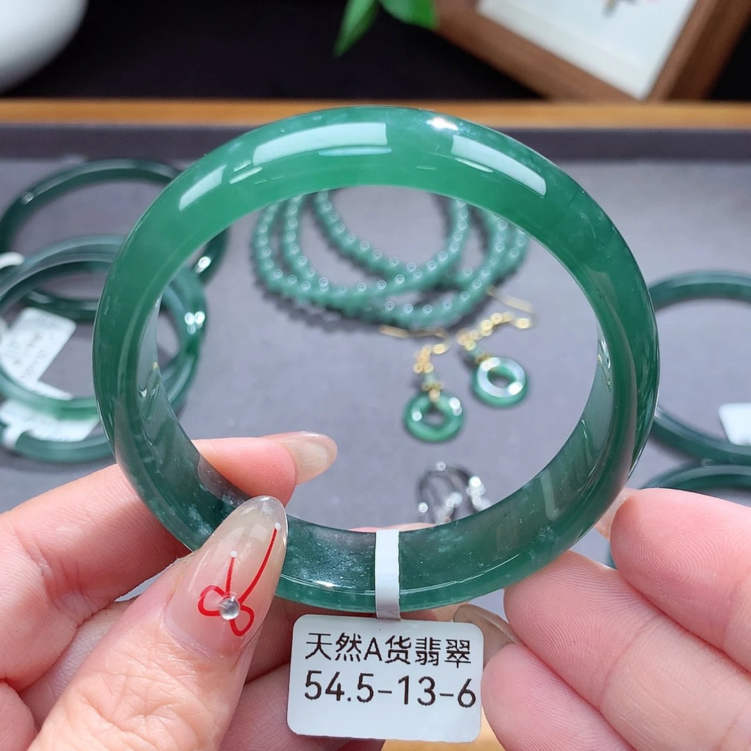 翡翠手镯（圆镯）未镶嵌