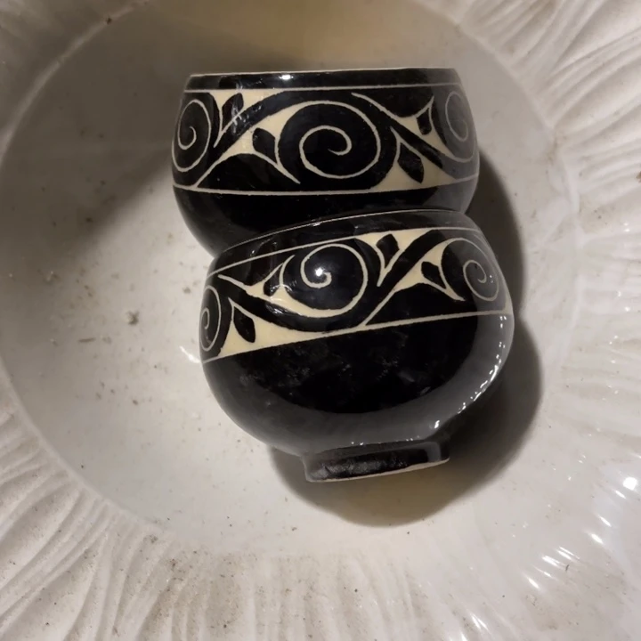 山***花其他瓷圆的剃刻杯子两个