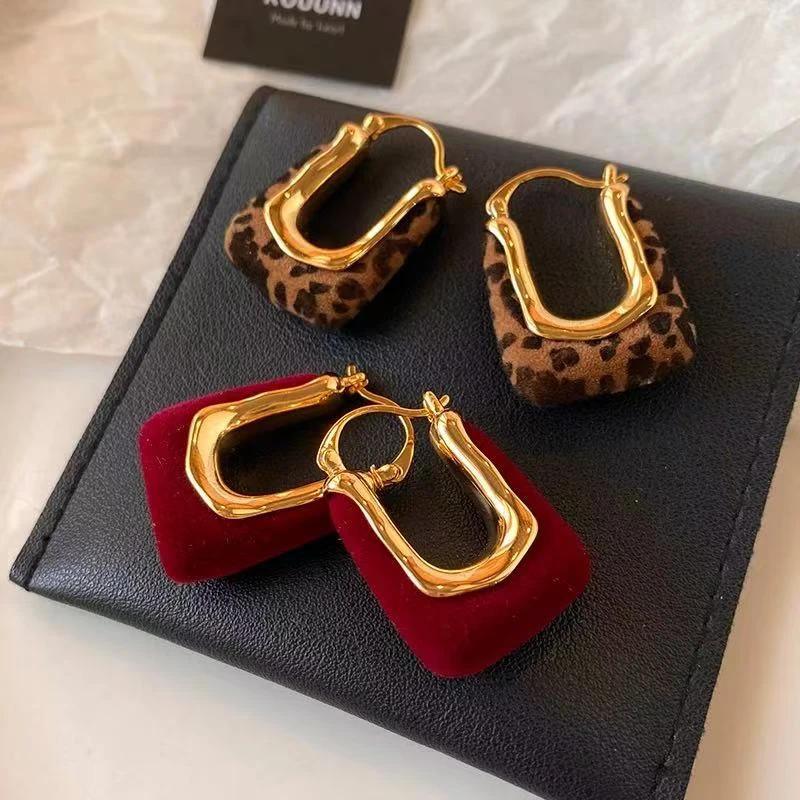 米梵缇 铜合金耳饰 欧美豹纹红丝绒U形耳环女高级感几何气质耳扣