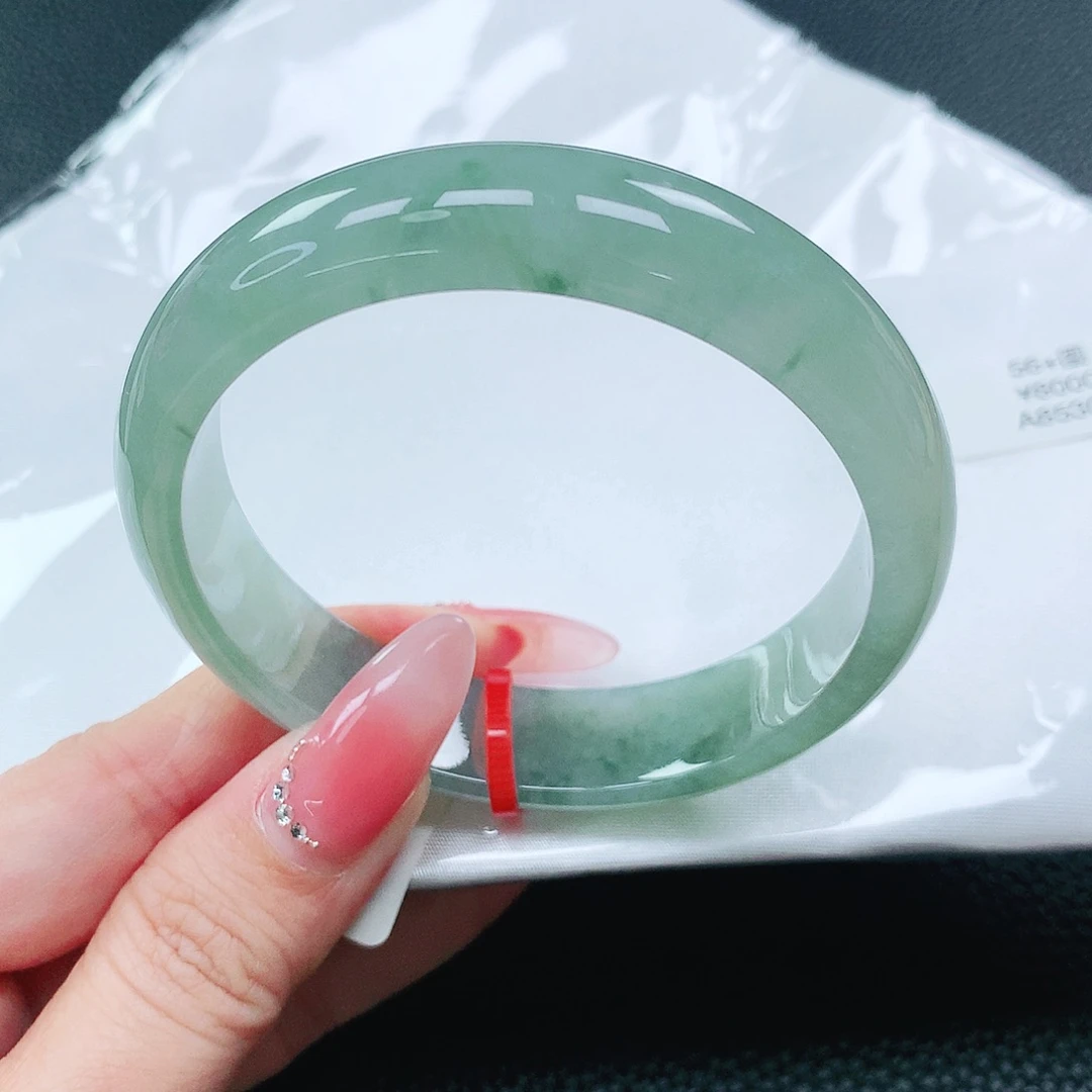 翡翠手镯未镶嵌56圈