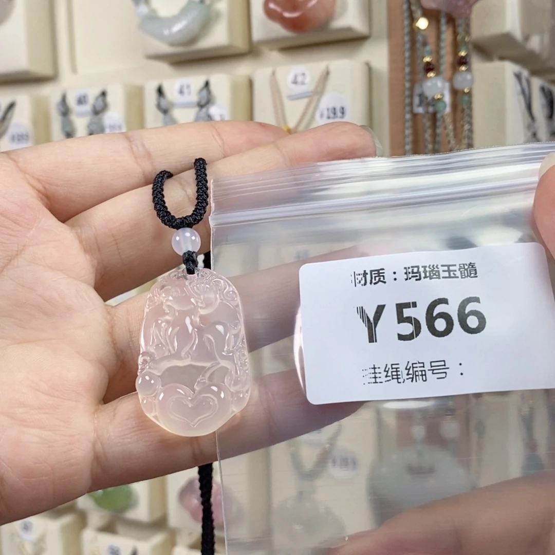 未镶嵌颈饰玛瑙/玉髓小**?