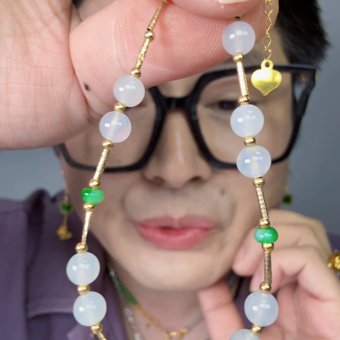 翡翠18K金镶嵌颈饰一件