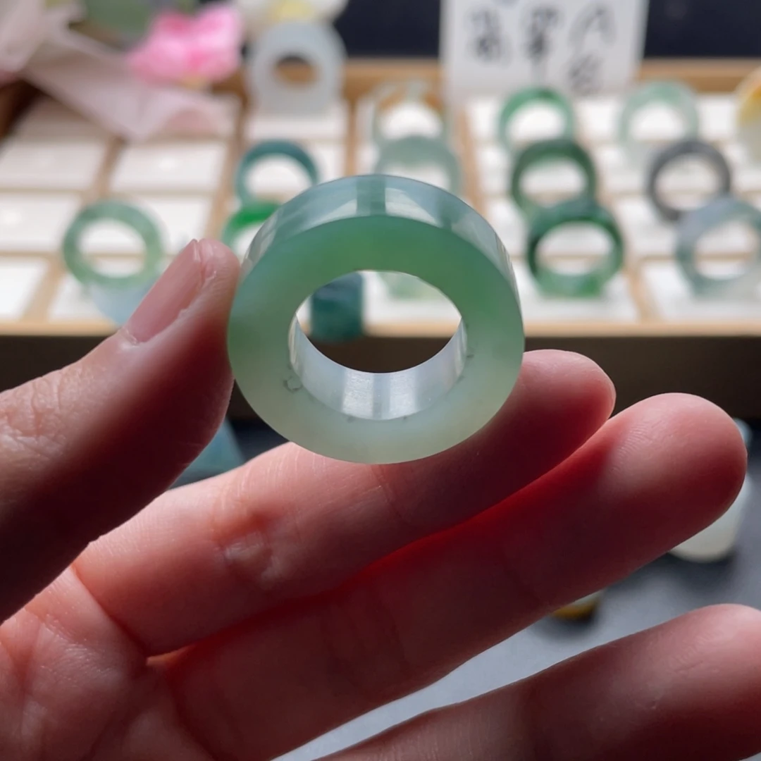 飞***狼定制翡翠未镶嵌翡翠