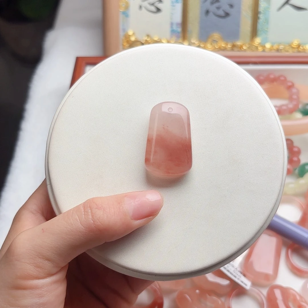 石英质玉未镶嵌颈饰惠**?