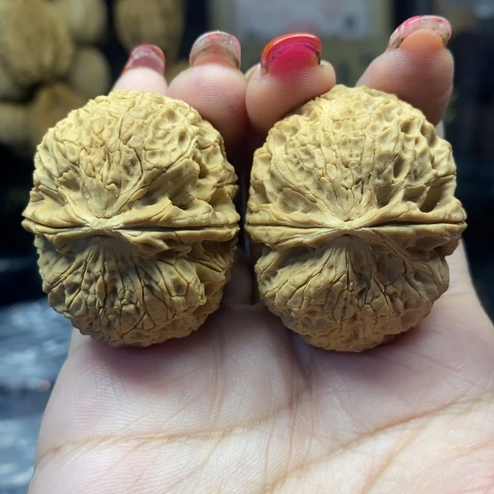 文玩核桃吊坠47珊瑚铁绣球