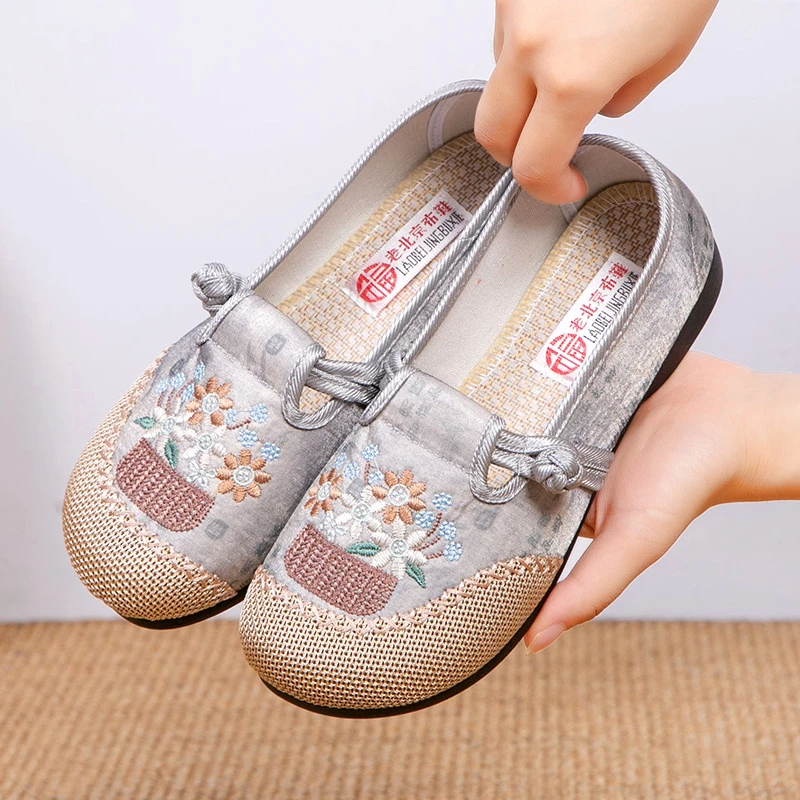 新中式老北京布鞋女透气民族风绣花鞋国风渔夫鞋中老年舒适妈妈鞋