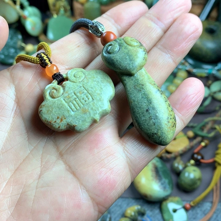 吊坠(赠链)未镶嵌岫岩河磨玉（透闪石质玉）