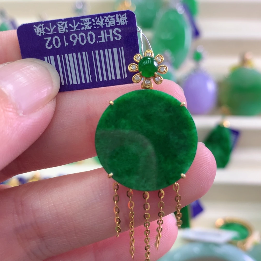 吊坠(不含链)未镶嵌翡翠