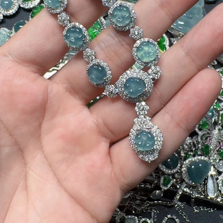 翡翠未镶嵌颈饰天然A货翡翠放漏