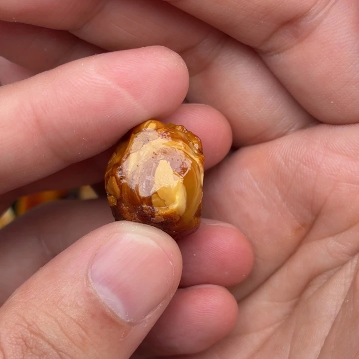 定制琥珀未镶嵌蜜蜡