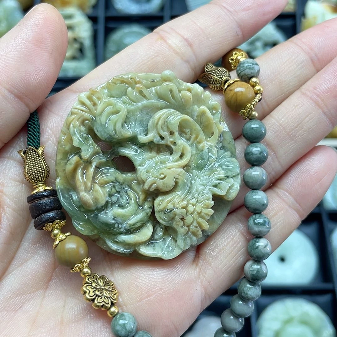 蛇纹石玉未镶嵌颈饰