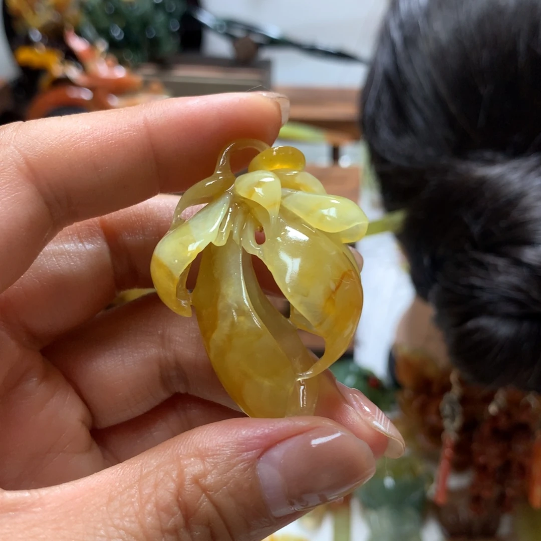 蛇纹石玉合金颈饰二****。
