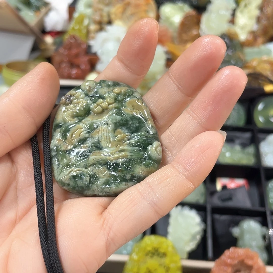 蛇纹石玉颈饰未镶嵌