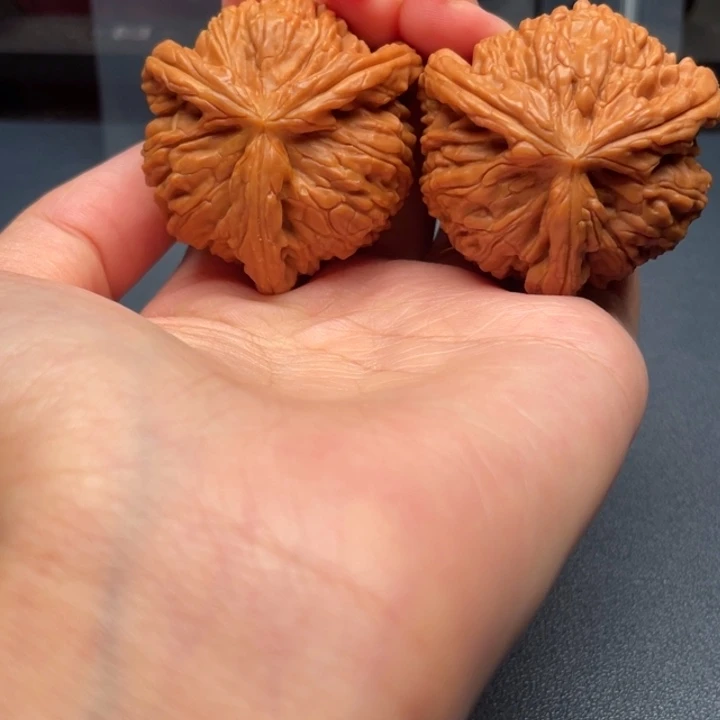 彪***哥文玩核桃吊坠白狮子