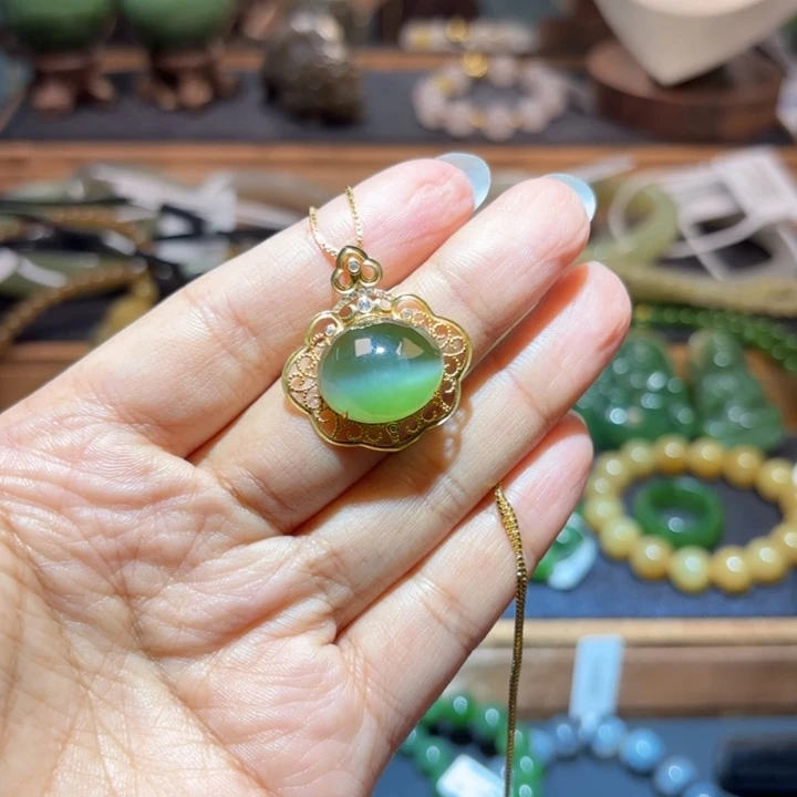 和田玉18K金镶嵌颈饰