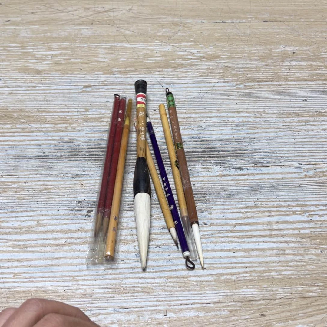 瓷片缘***离密密麻麻地排列着一个