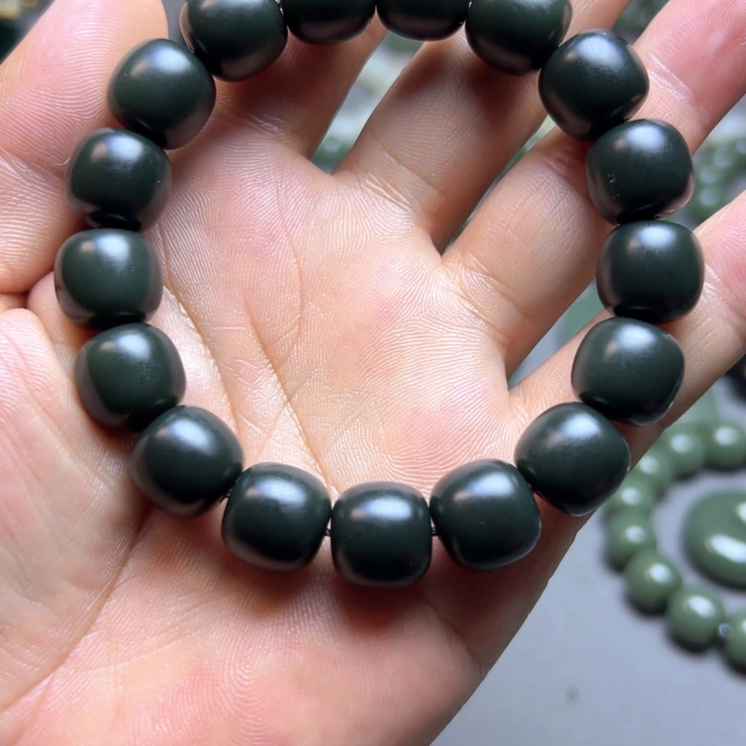 和田玉未镶嵌手链沙枣青卡13