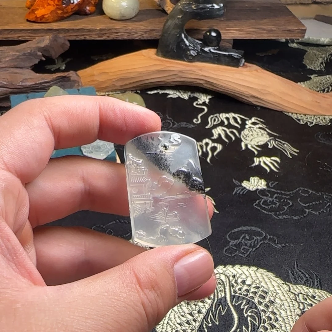 蛇纹石玉未镶嵌颈饰山水吊坠牌
