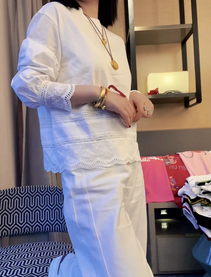 哝NONG-女生的早春打工人穿搭下摆蕾丝拼接休闲长袖打底0792376