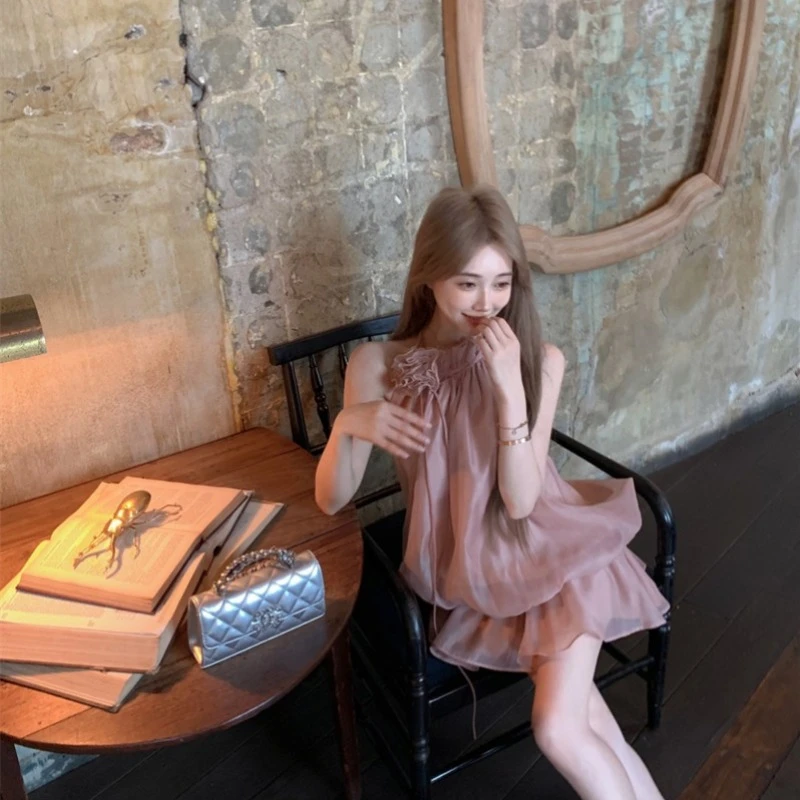 气质设计感小众花朵网纱无袖露背宽松挂脖度假连衣裙