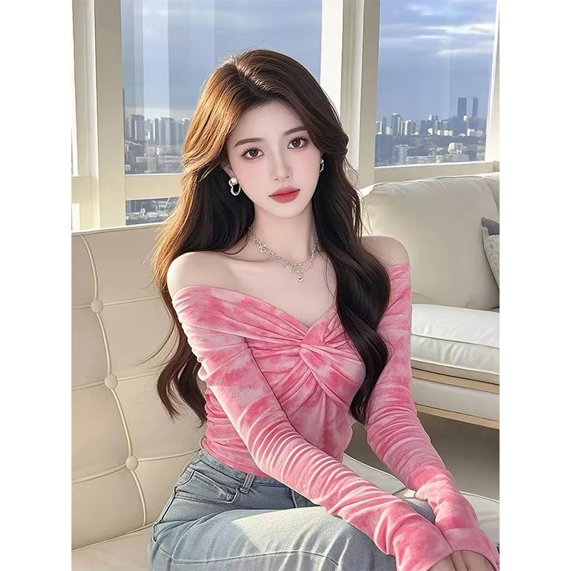 法式纯欲一字肩长袖T恤女春秋多巴胺粉色晕染扭结露肩打底衫上衣