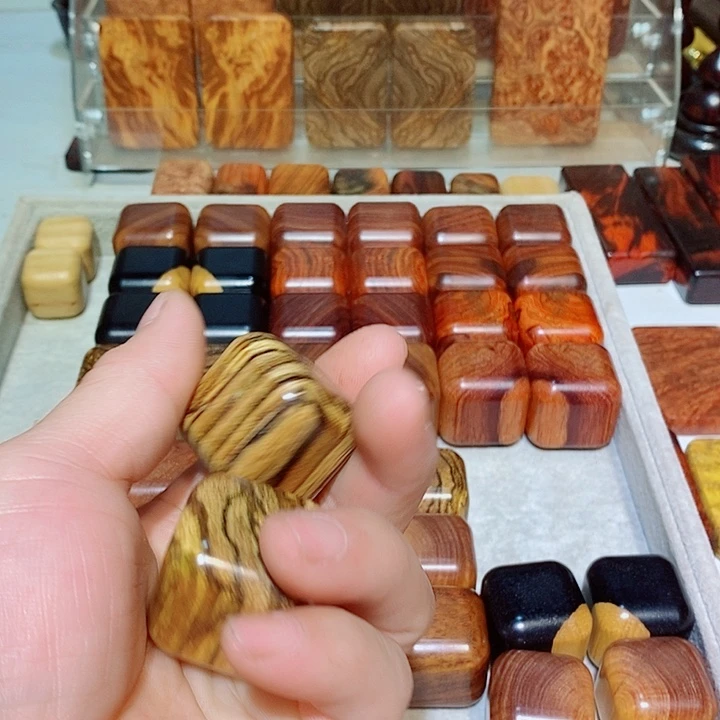 小***。香榧木木质哈把玩件5888888