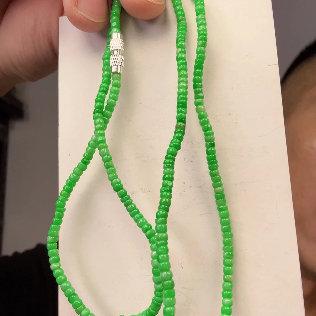 花***翡翠未镶嵌颈饰一件