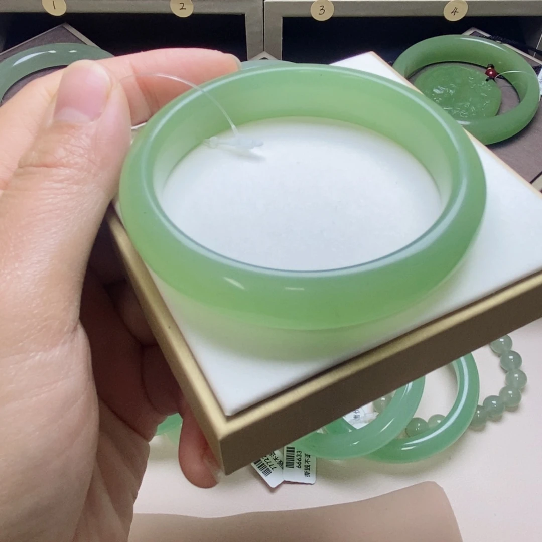 东陵石未镶嵌手镯