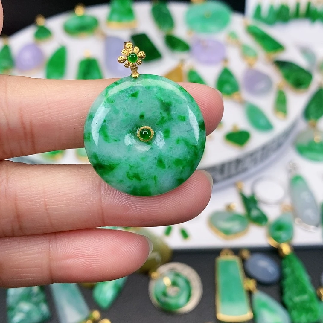 翡翠吊坠(不含链)18K金镶嵌抖**恼