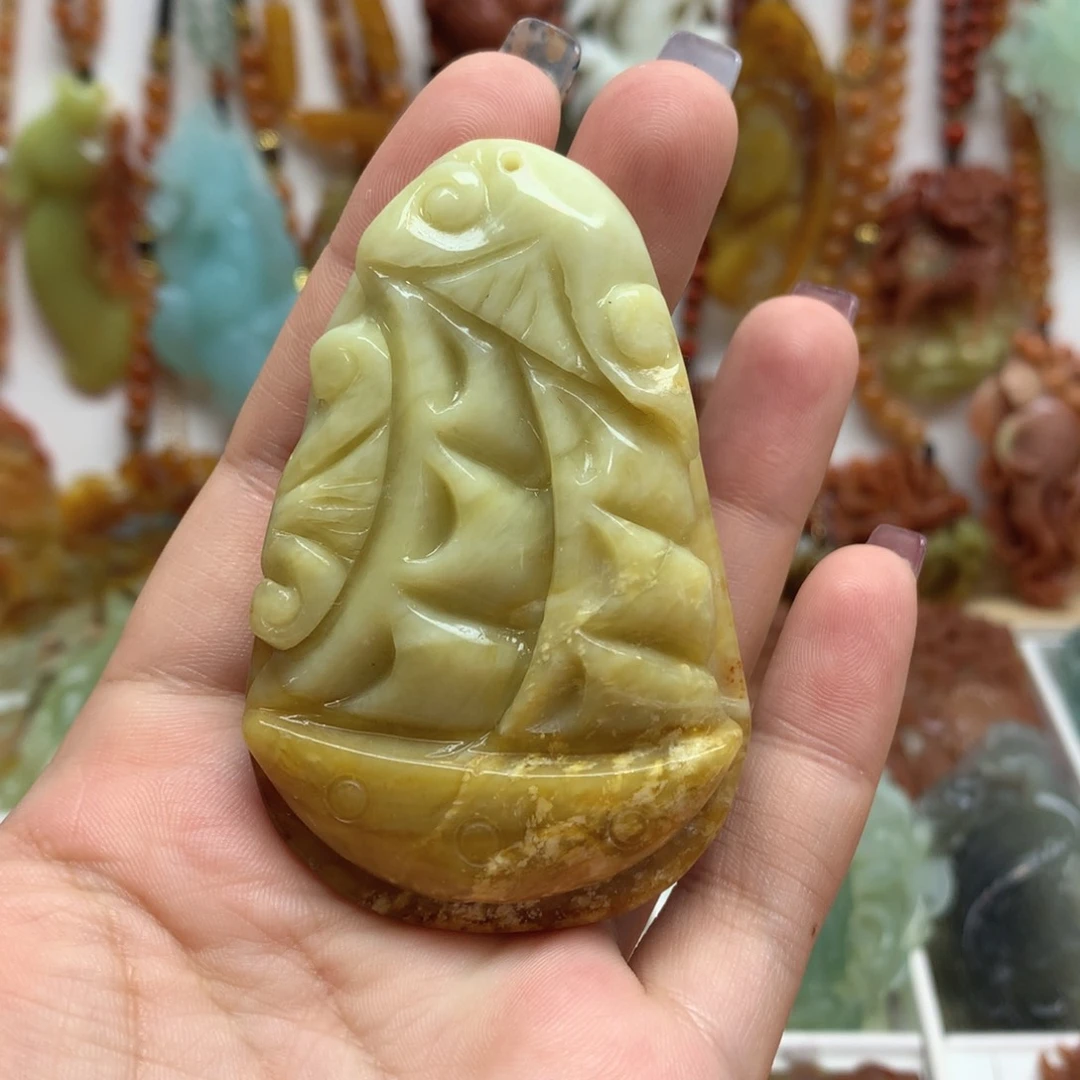 蛇纹石玉未镶嵌颈饰