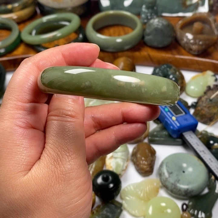 和田玉（糖玉）未镶嵌手镯