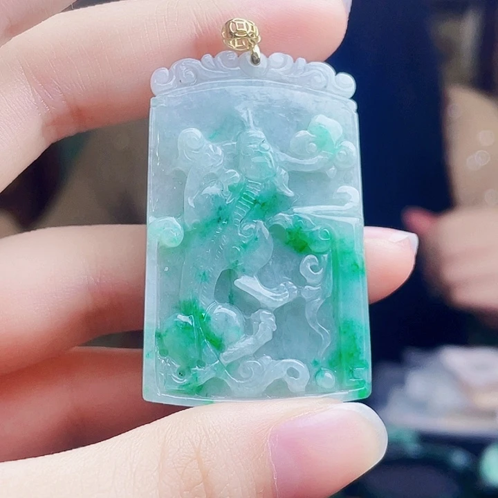 翡翠18K金镶嵌颈饰多样性
