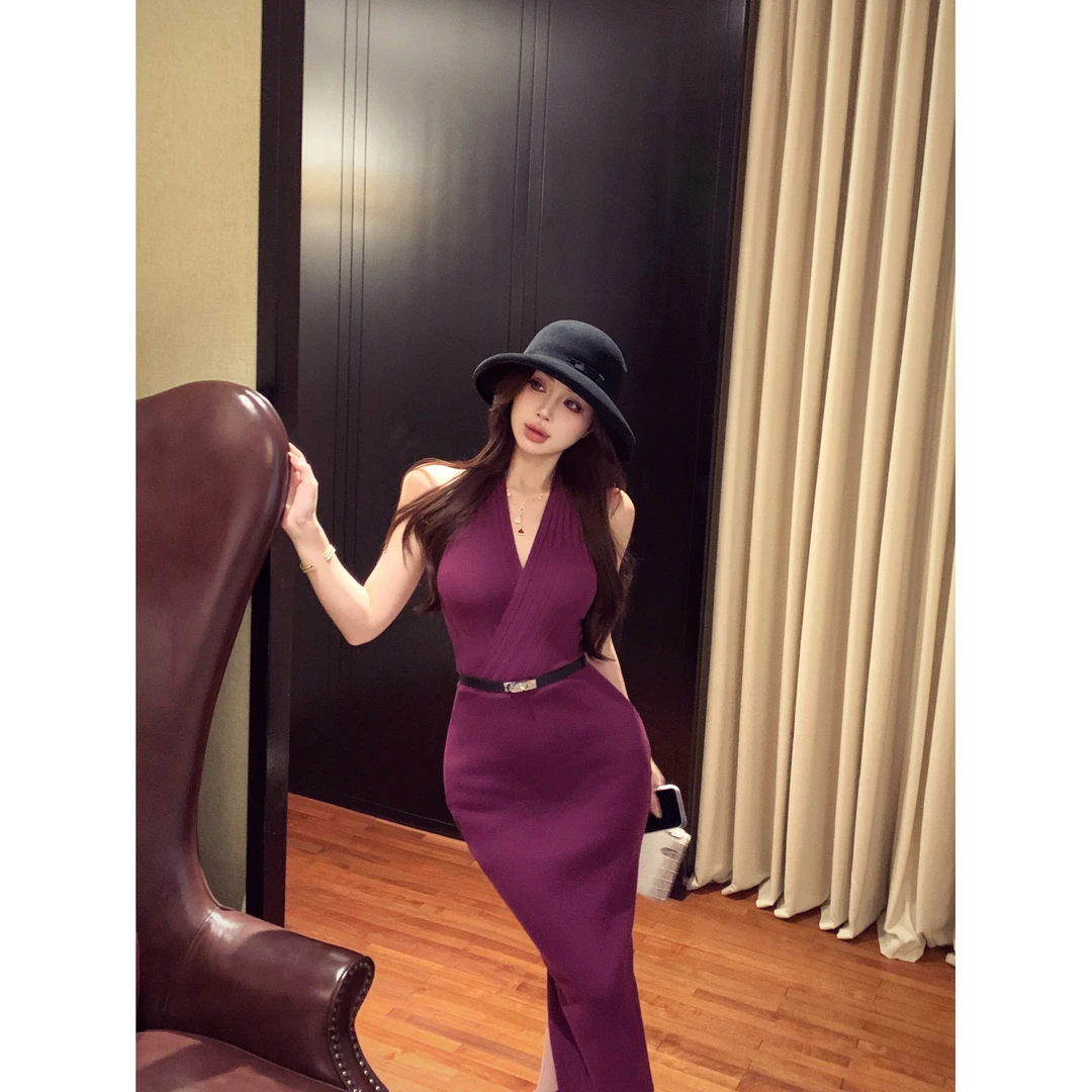 时尚名媛风V领针织露背挂脖连衣裙女轻奢弹力配腰带百搭包臀裙子