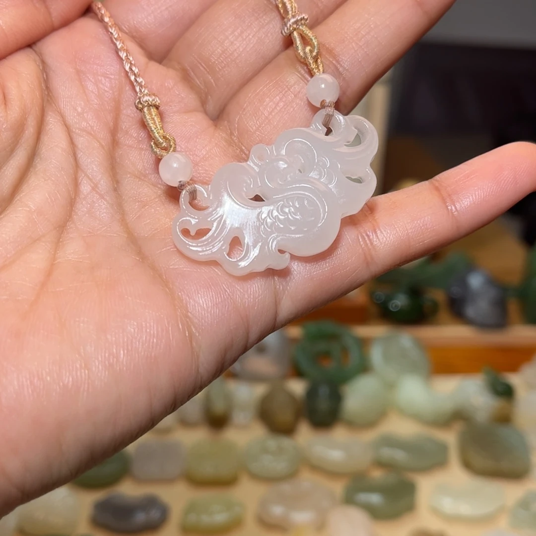 和田玉颈饰未镶嵌生****么