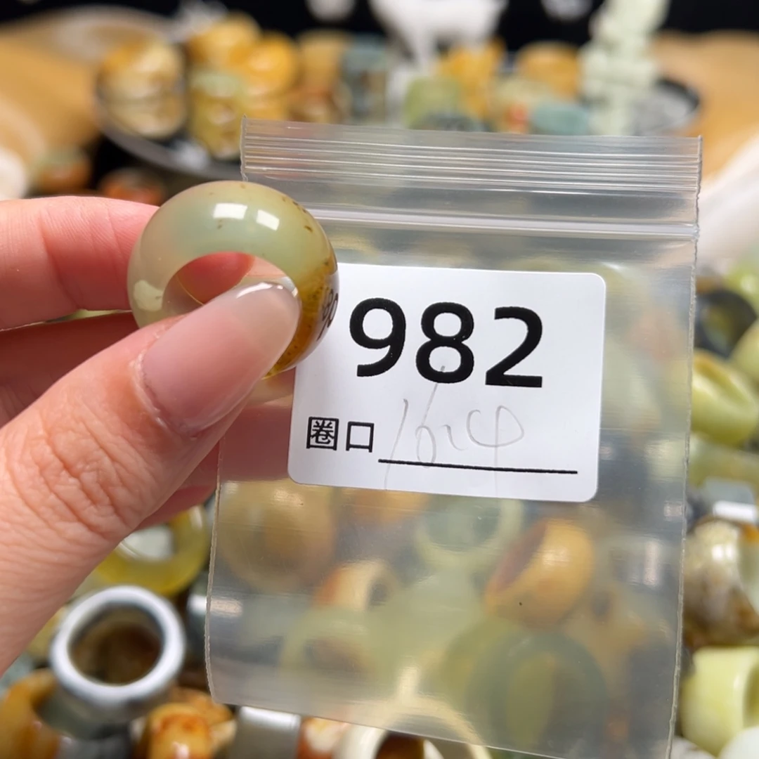 队****蛇纹石玉未镶嵌戒指